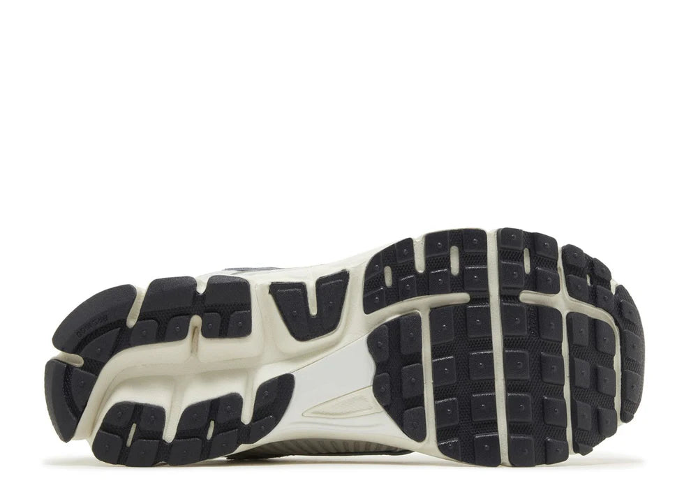 Nike Vomero 5 Chrome