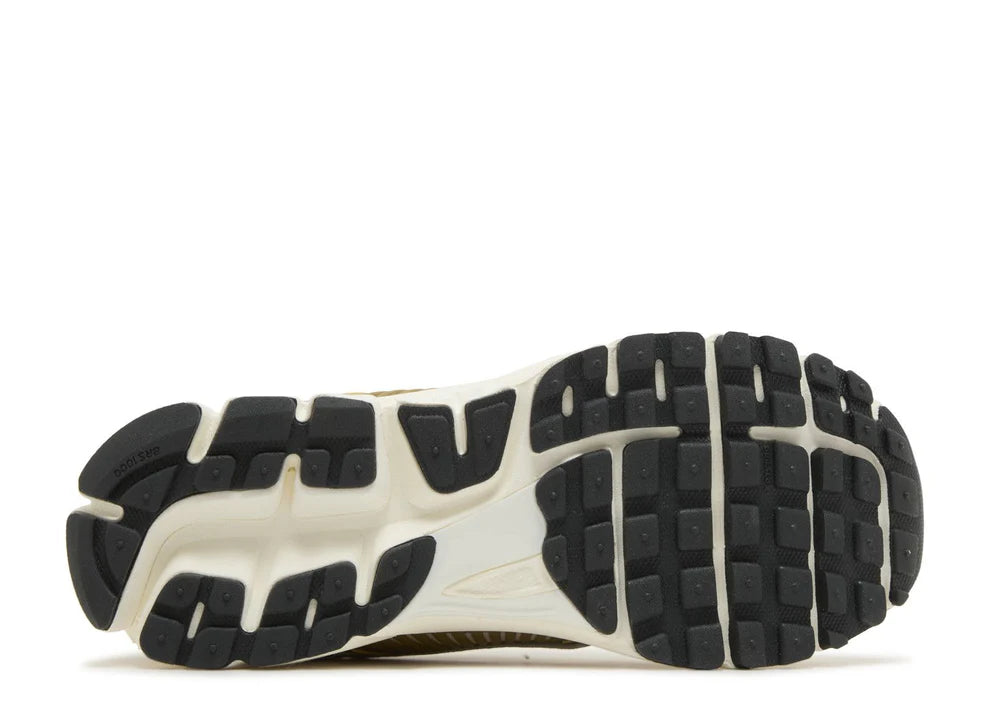 Nike Vomero 5 Metallic Gold