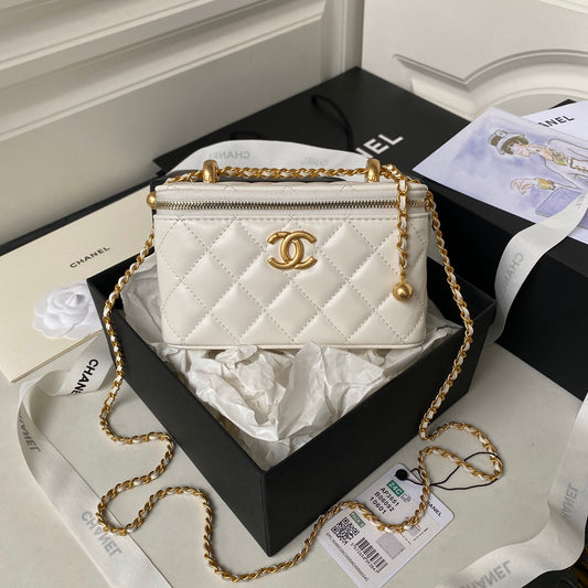 Chanel Vanity Blanc