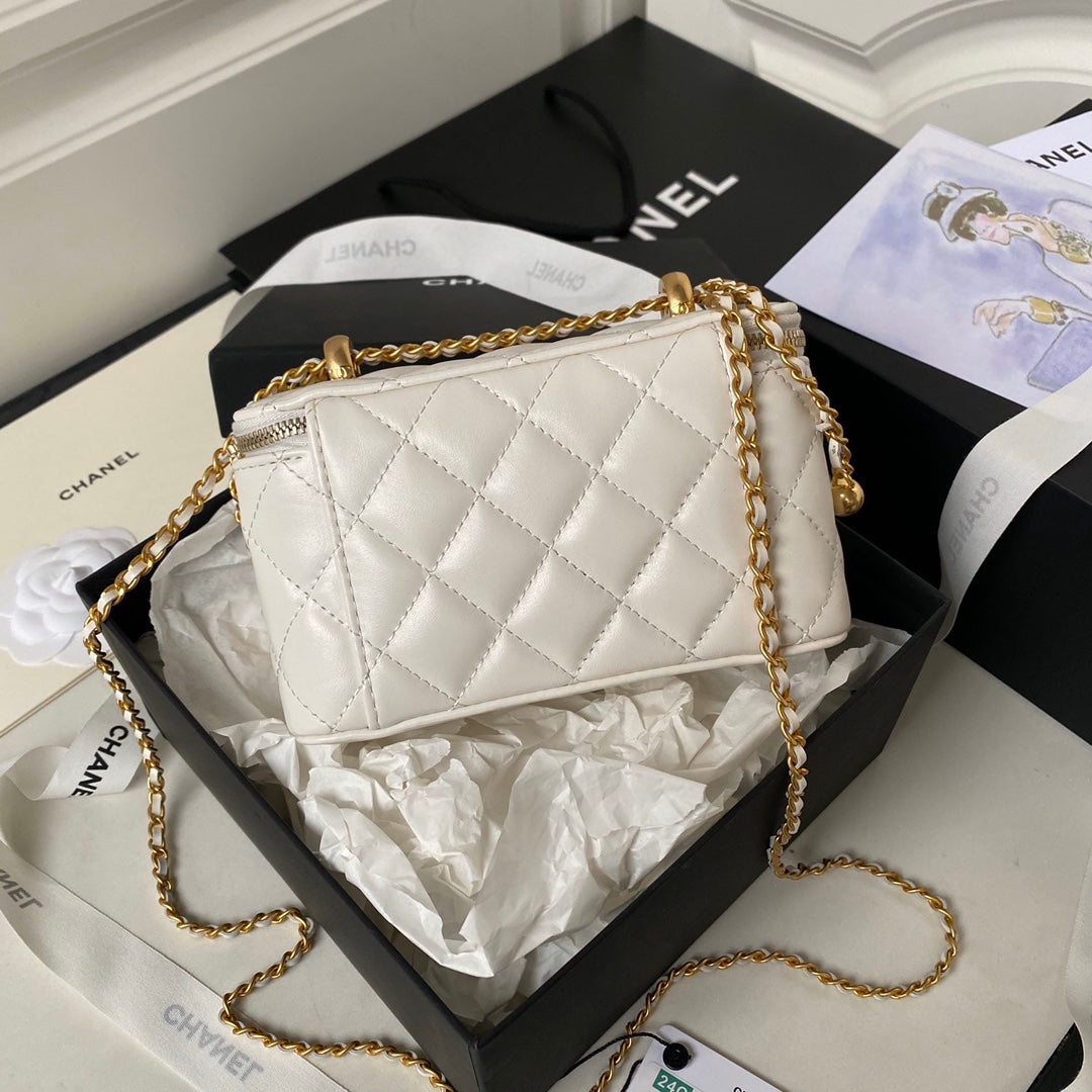 Chanel Vanity Blanc