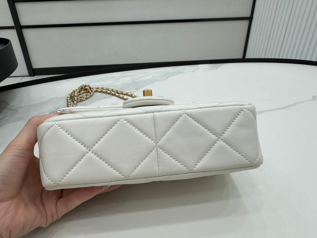 Chanel Timeless Blanc