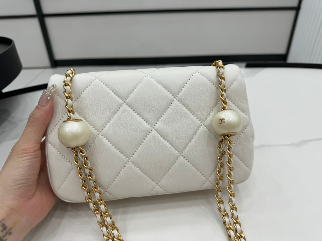 Chanel Timeless Blanc