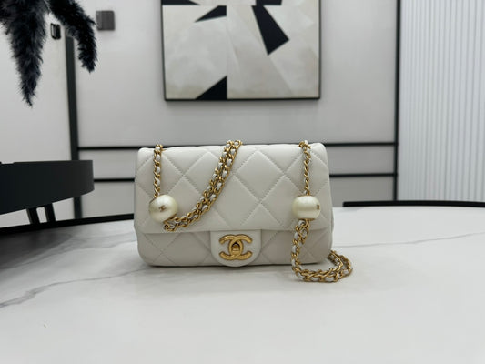 Chanel Timeless Blanc