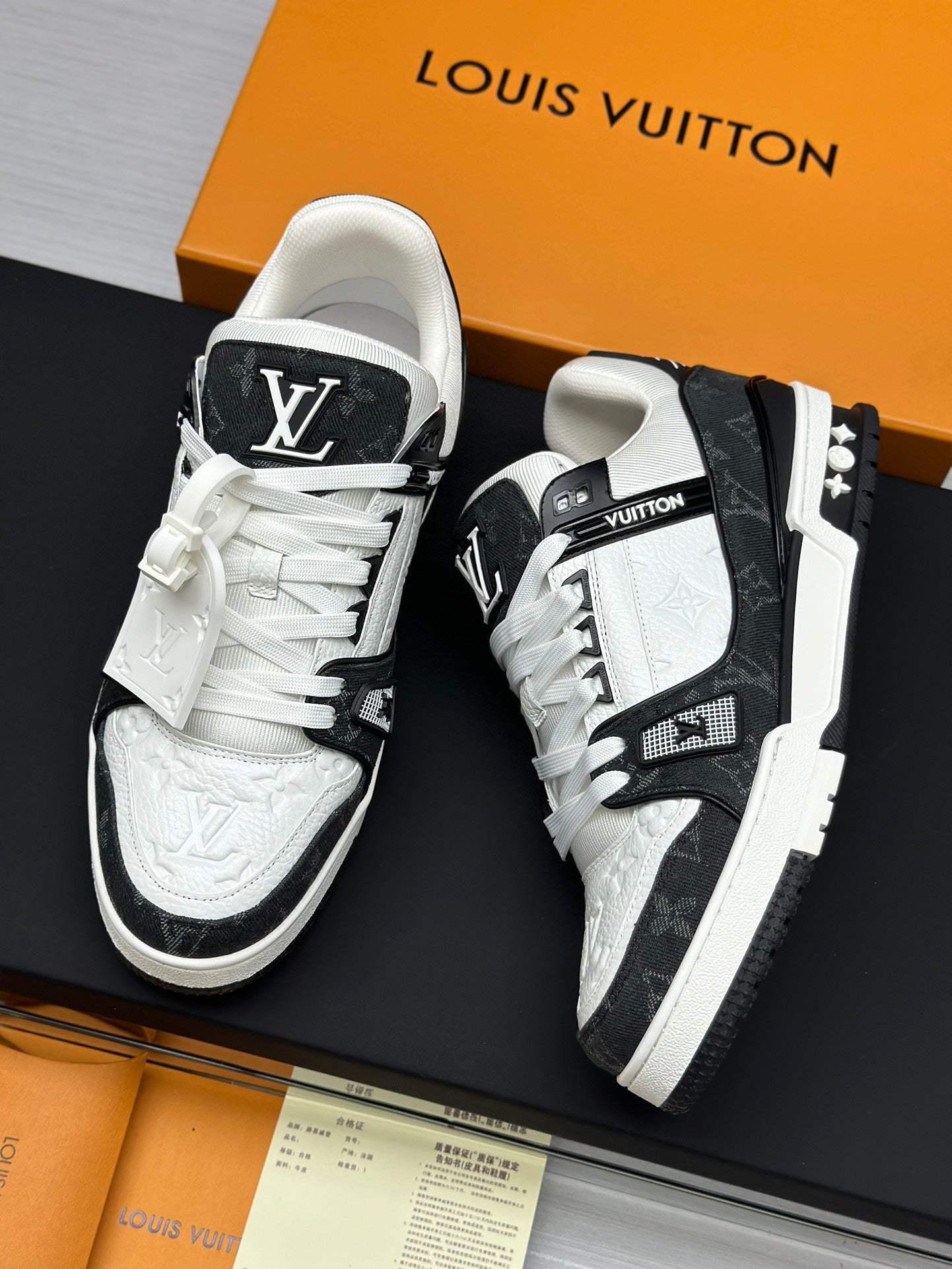 LV Trainer Noir/Blanc