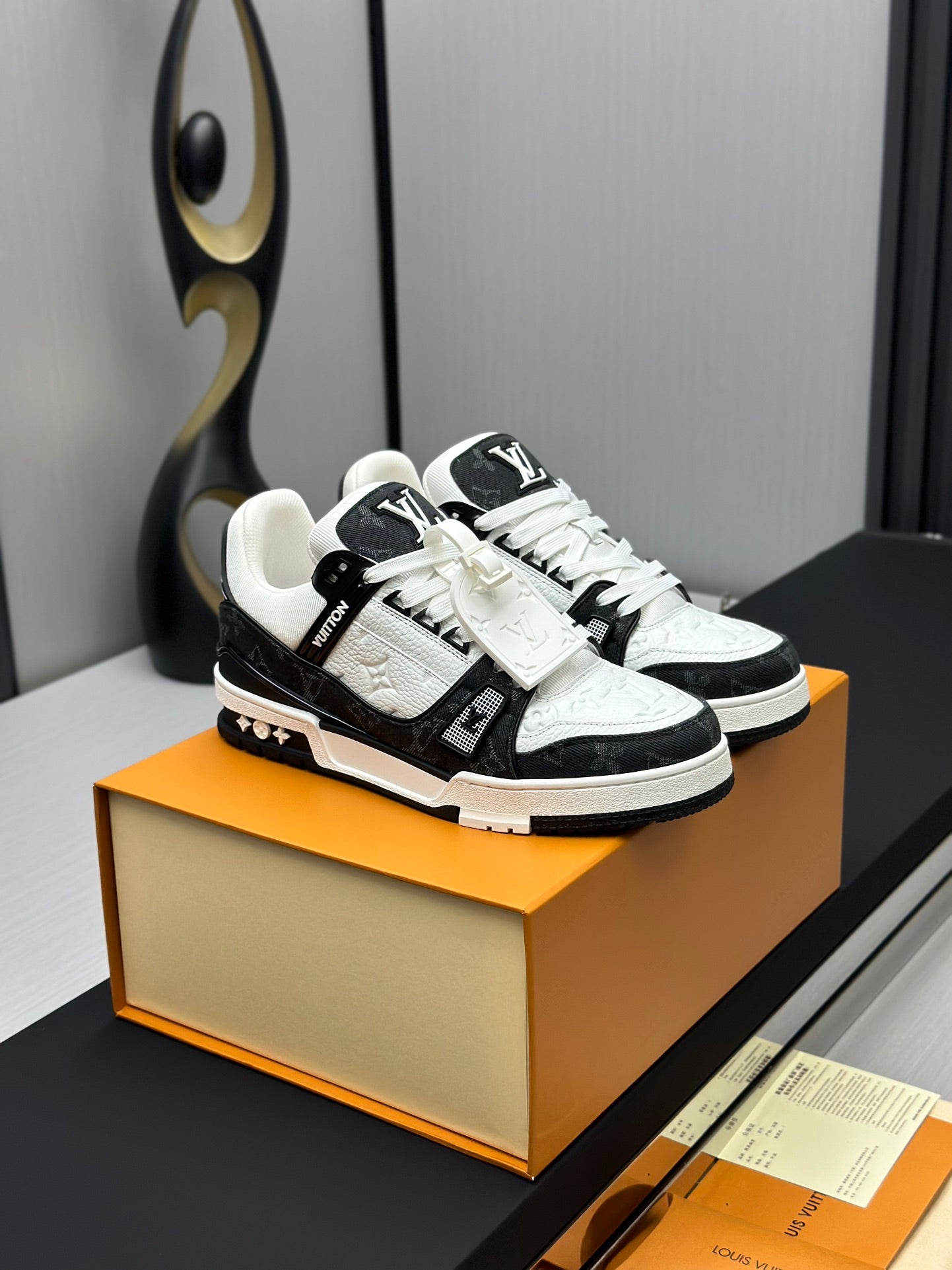 LV Trainer Noir/Blanc