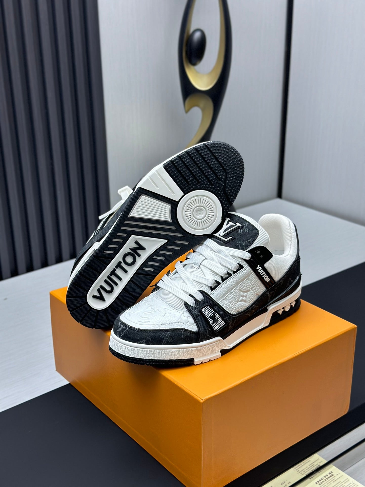 LV Trainer Noir/Blanc