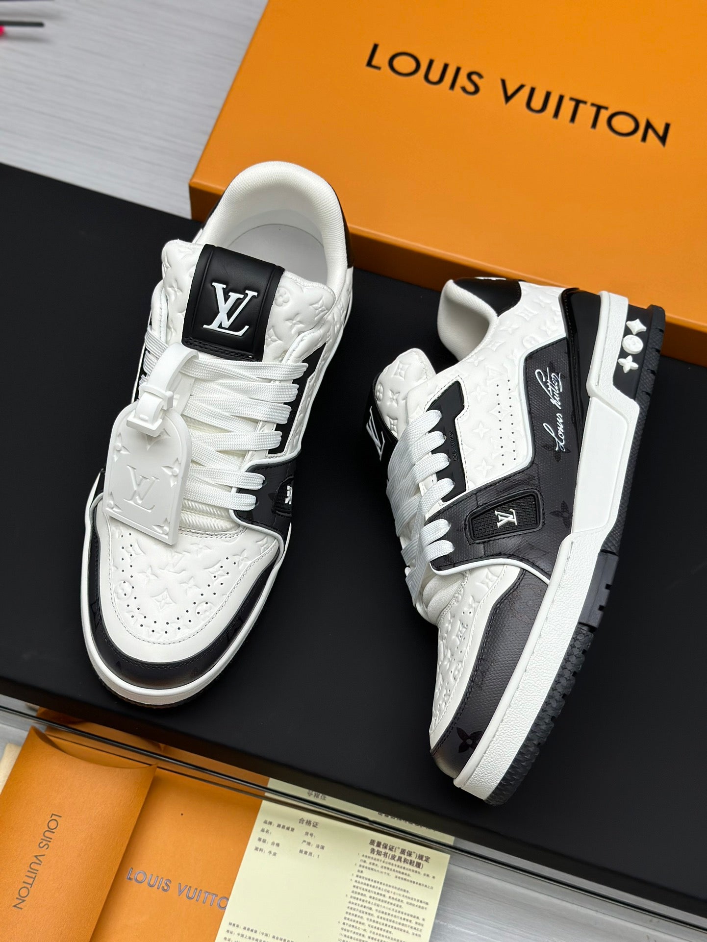 LV Trainer Noir/Blanc