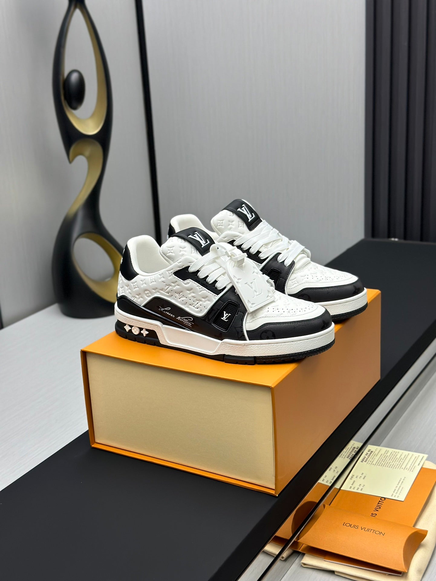 LV Trainer Noir/Blanc