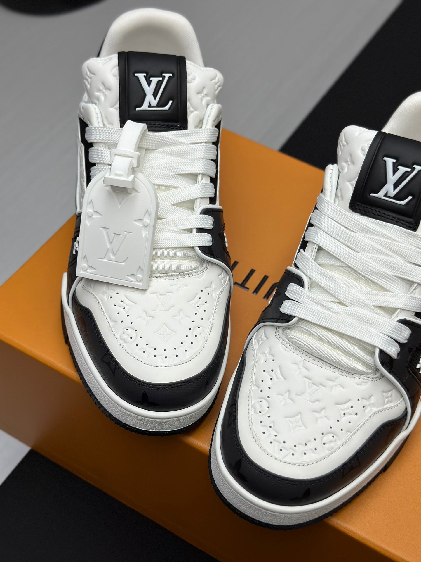 LV Trainer Noir/Blanc