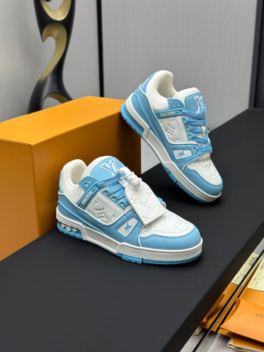 LV Trainer Bleu Clair