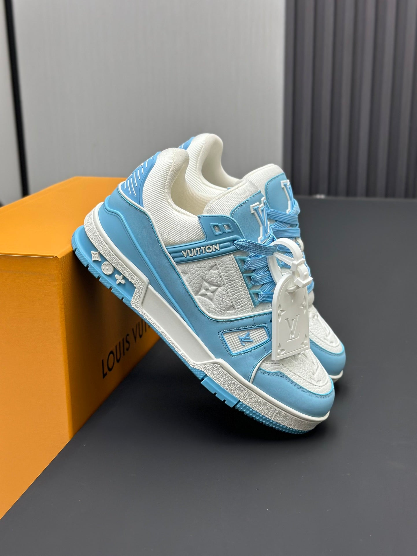 LV Trainer Bleu Clair