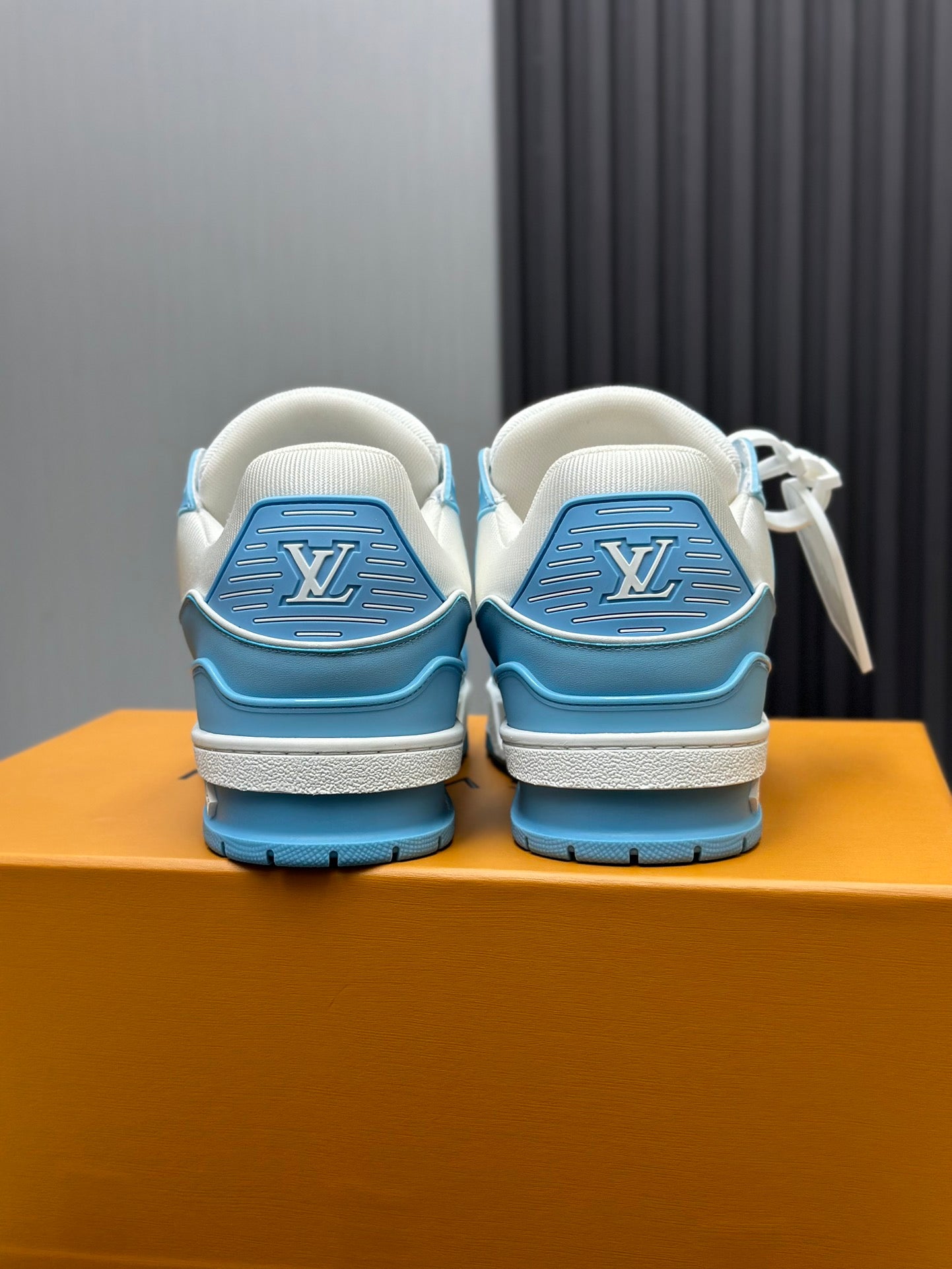 LV Trainer Bleu Clair